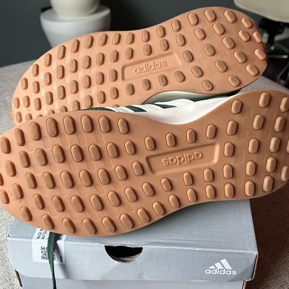 Adidas Run 70 size 7 - Picture 3 of 7